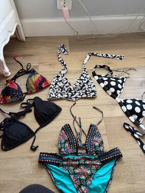 One bikini and four bikini tops bundle